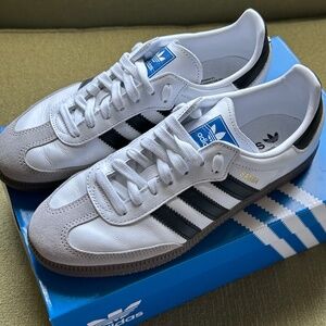 Woman’s Adidas Sambas size 8